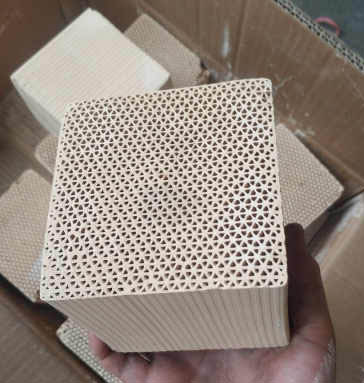  Honeycomb zeolite molecular sieve