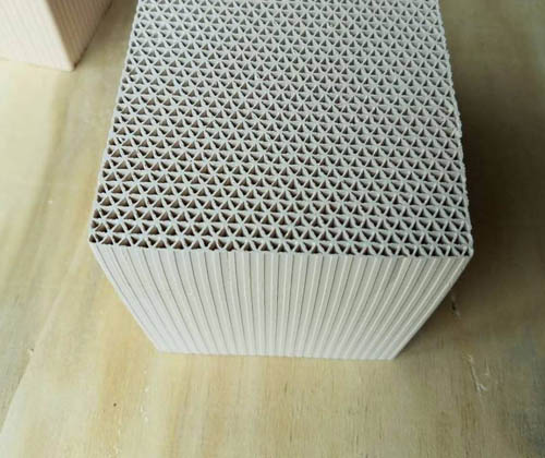  Honeycomb zeolite molecular sieve