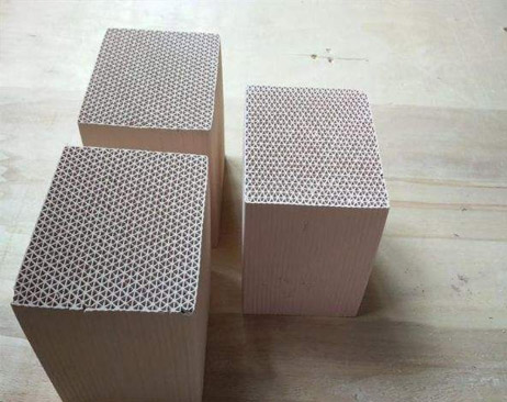  Honeycomb zeolite molecular sieve