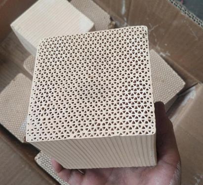  Honeycomb zeolite molecular sieve